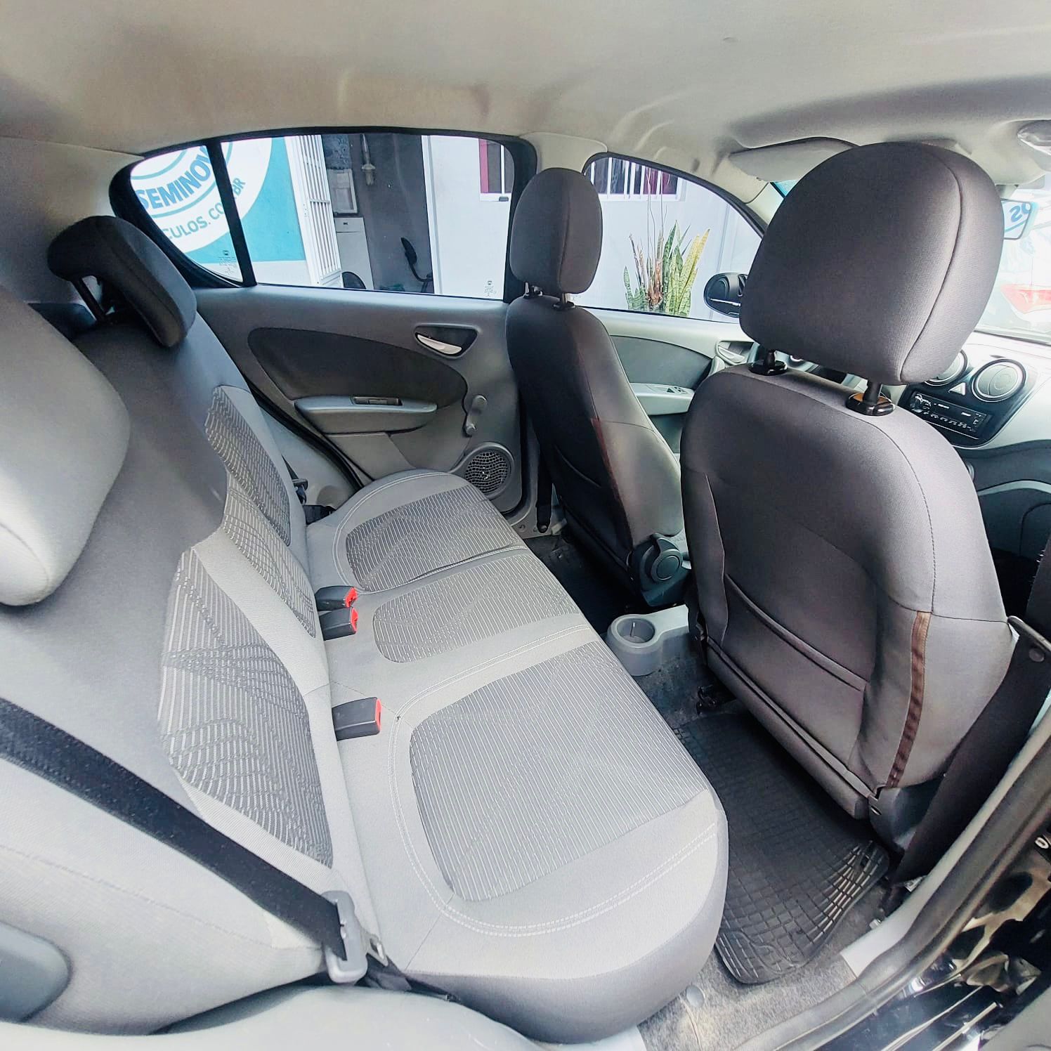 FIAT PALIO ATTRACTIVE 1.0 – 2015