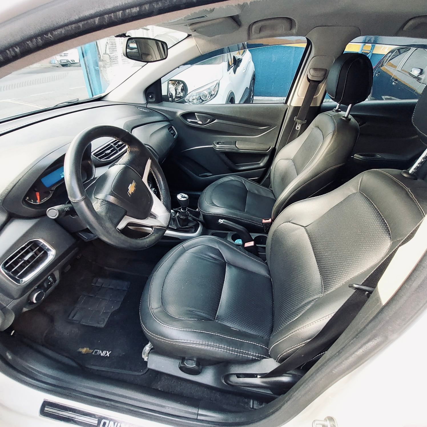 CHEVROLET ONIX LT 1.0 – MANUAL – 2014