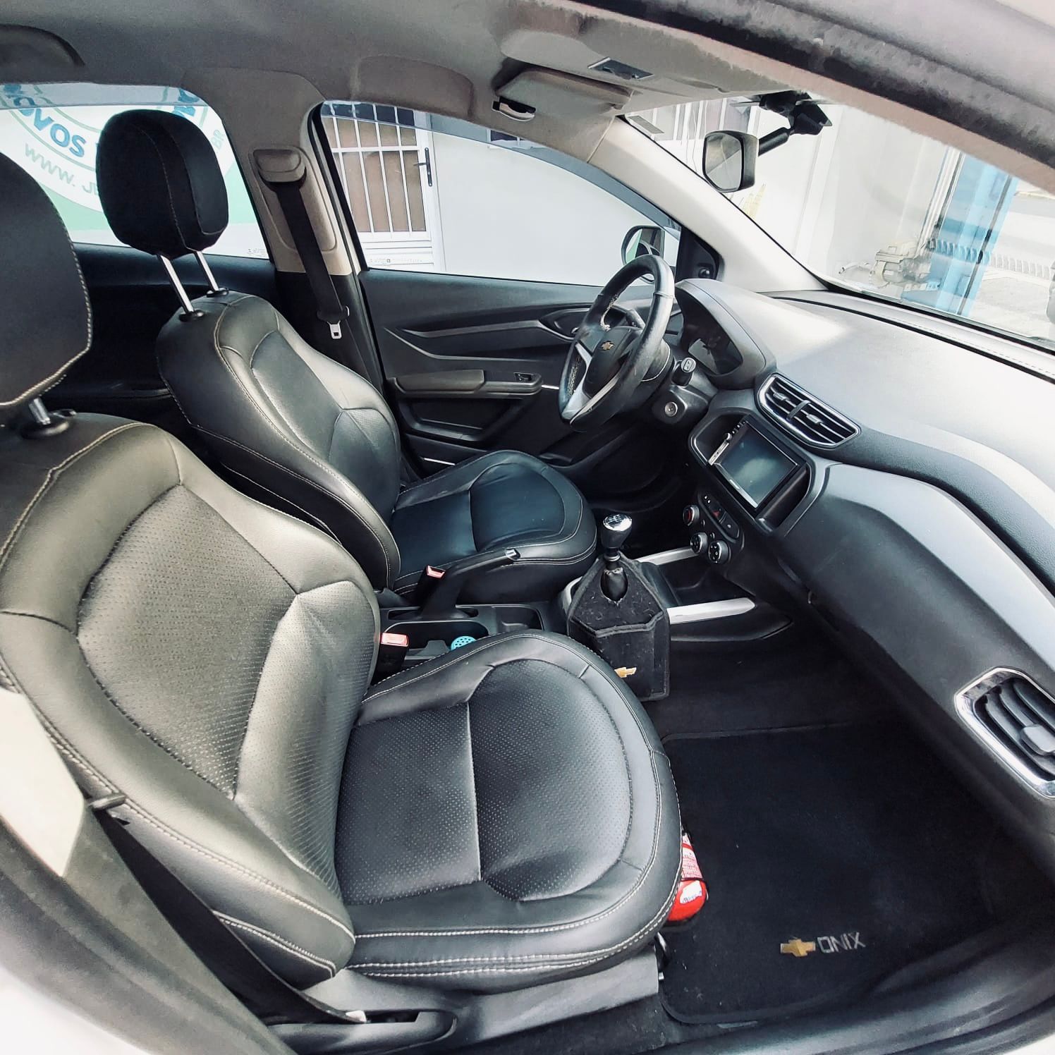 CHEVROLET ONIX LT 1.0 – MANUAL – 2014